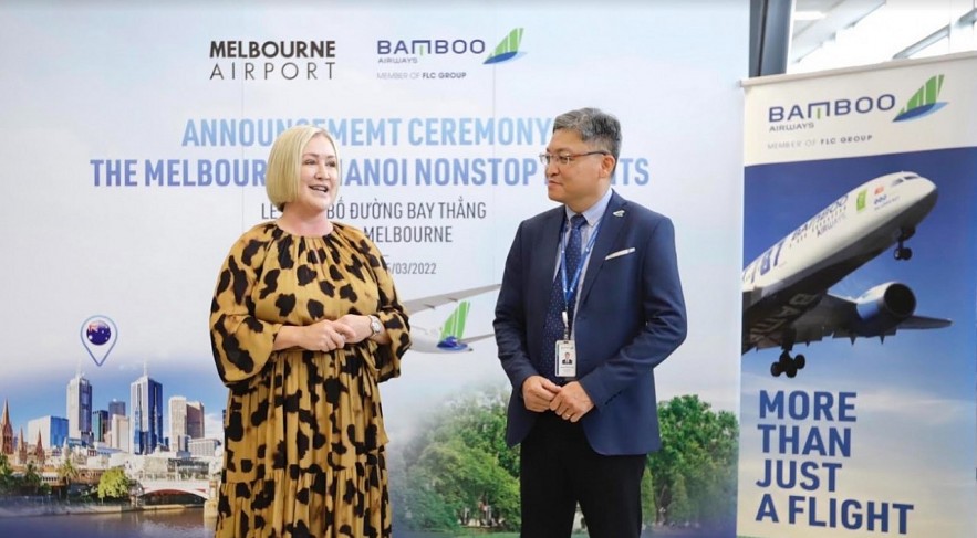 Melbourne Airport Chief of Aviation Lorie Argus and Bamboo Airways’ Deputy General Director Truong Phuong Thanh at the Annoucement Ceremony Melbourne Airport Chief of Aviation Lorie Argus and Bamboo Airways’ Deputy General Director Truong Phuong Thanh at the Annoucement Ceremony