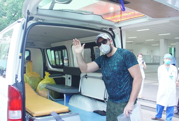 An American patient was saved life from Covid-19 in Vietnam an american patient was saved life from covid 19 in vietnam