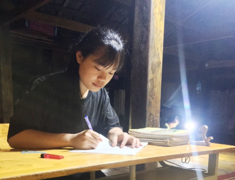 Vietnam ethnic students make shacks on hills for e-learning vietnam ethnic students make shacks on hills for e learning
