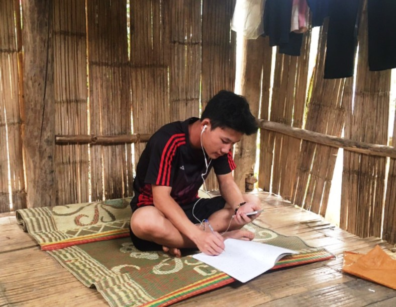 Vietnam ethnic students make shacks on hills for e-learning vietnam ethnic students make shacks on hills for e learning
