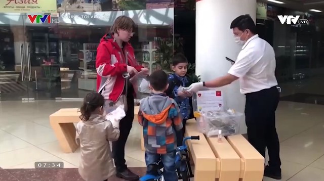 International friends recognize overseas Vietnamese's compassion and kindness during COVID-19 pandemic overseas vietnamese spread their compassion in the covid 19 epidemic season