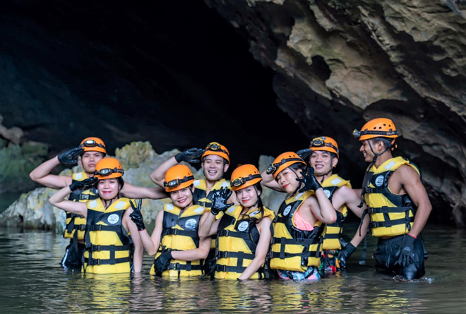 Tourism attractions and services start to be reopened around Vietnam Tourism attractions and services start to be reopened around Vietnam