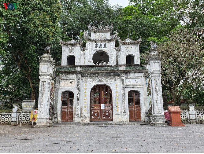 pictures of worship places on first day of social distancing easing