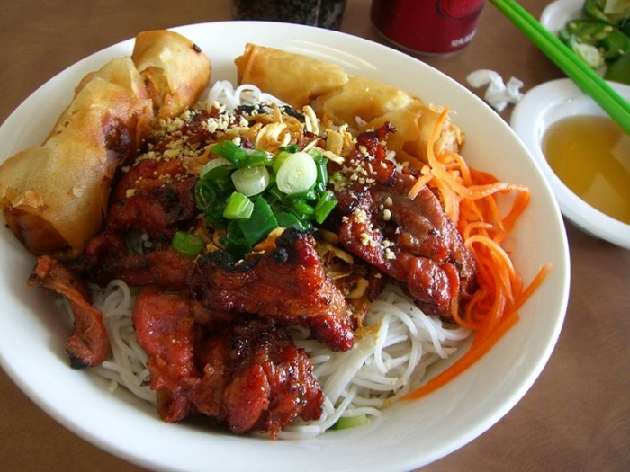 Enjoy Danang-style rice vermicelli with grilled pork Enjoy Danang-style rice vermicelli with grilled pork