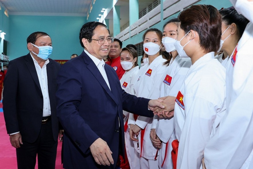 Prime Minister Pham Minh Chinh meets with athletes at the National Sports Training Centre in Hanoi on April 18. (Photo: VGP) Prime Minister Pham Minh Chinh meets with athletes at the National Sports Training Centre in Hanoi on April 18. (Photo: VGP)