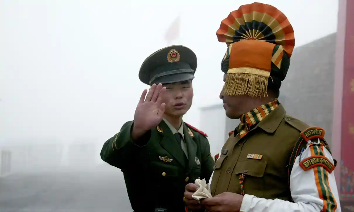 Clash between Indian and Chinese soldiers in cross-border indian and chinese soldiers injured in cross border stone throwing fistfight