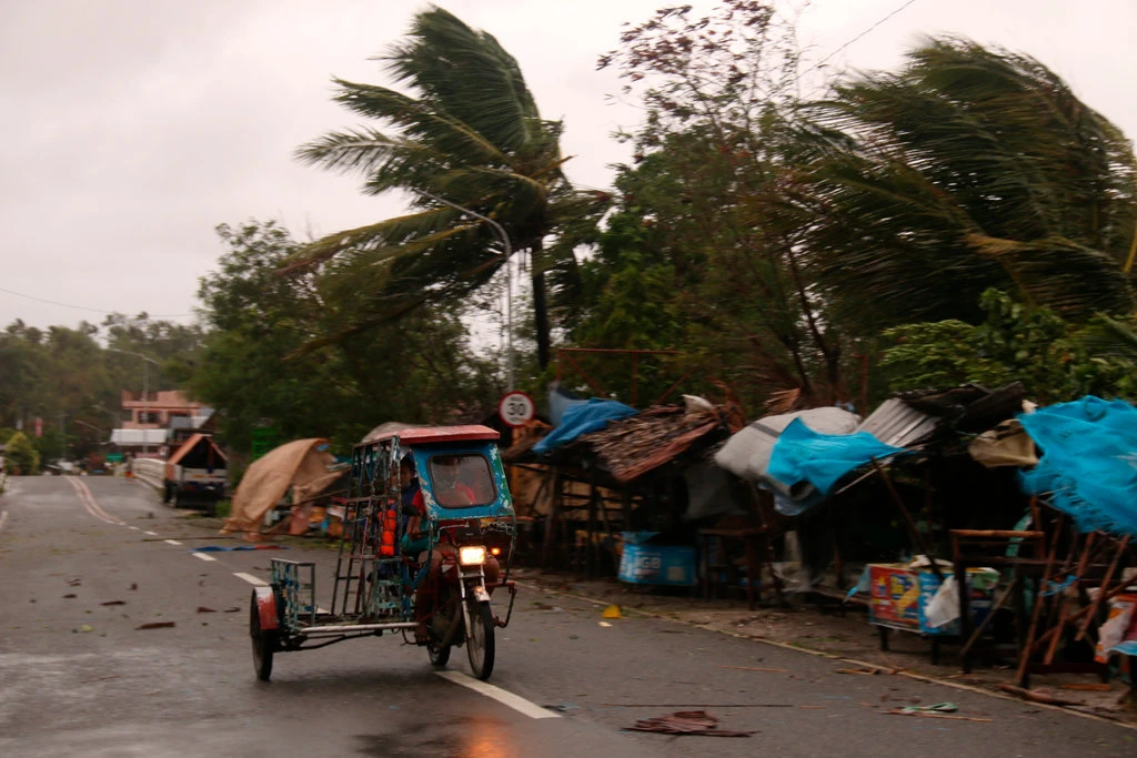 Typhoon Vongfong strongly strikes Philippines amid coronavirus -hampered evacuation