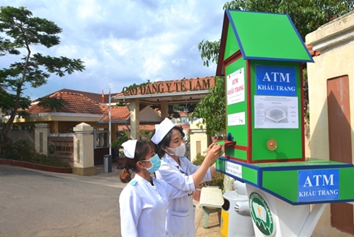 Free “Face Mask ATM” launched in Da Lat, Vietnam