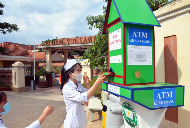 Face mask ATM in Da Lat, Lam Dong (Photo: 5913-dl1