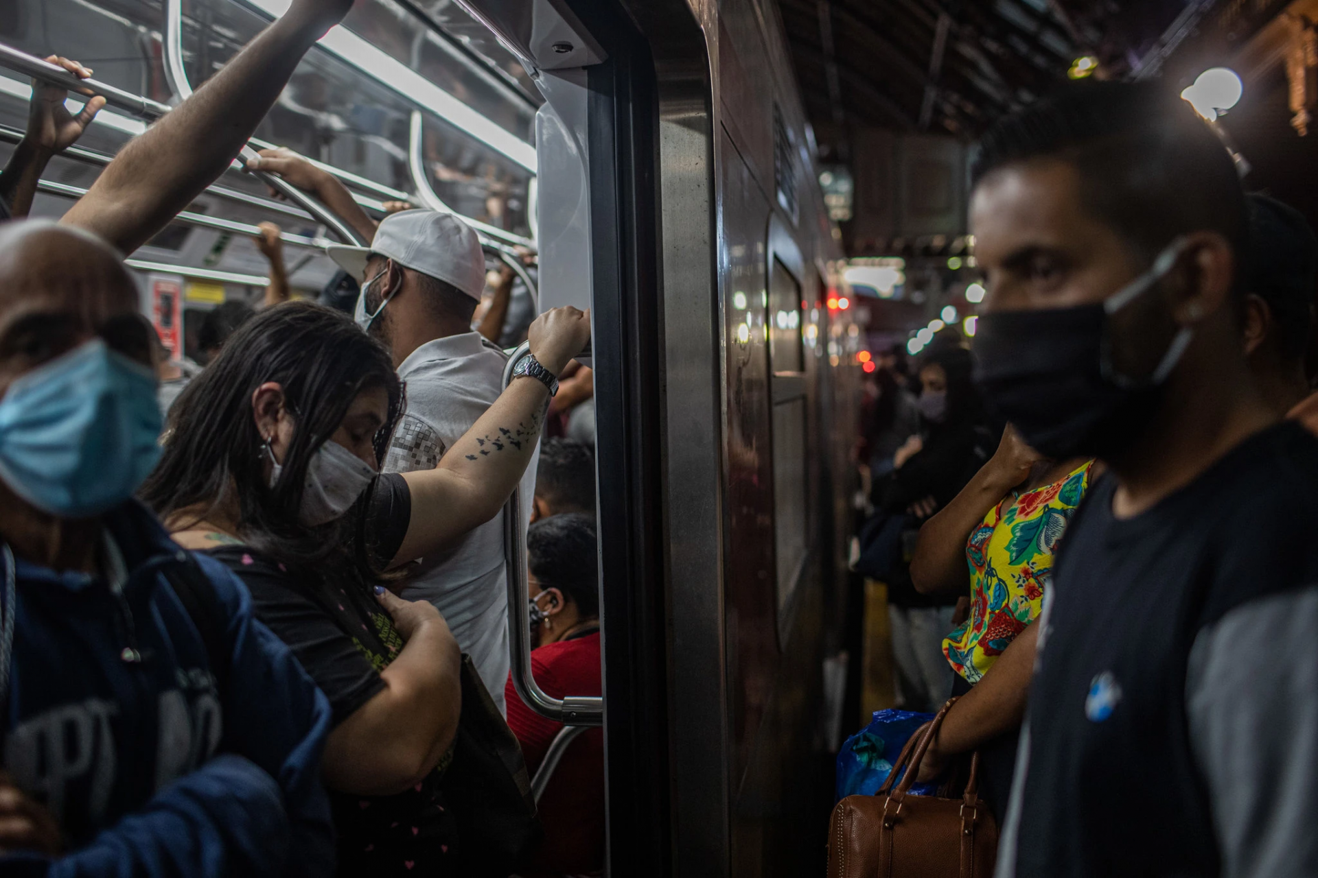 White House bans travel to the U.S. from Brazil while Rio de Janeiro plans to reopen its trade activities White House bans travel to the U.S. from Brazil while Rio de Janeiro plans to reopen its trade activities