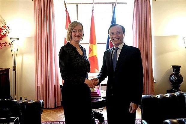 Vietnamese Ambassador to Denmark Luong Thanh Nghi receives the Chairman of the Denmark-Vietnam Friendship Association. (Photo: VNA) Vietnamese Ambassador to Denmark Luong Thanh Nghi receives the Chairman of the Denmark-Vietnam Friendship Association. (Photo: VNA)