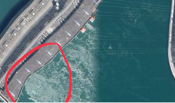 The photo on Google Map shows a section of the Three Gorges Dam that has been dented and has not received an explanation from the Management Group - Photo: South China Morning Post / Google Maps 1130 lut4