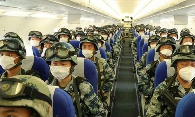 Chinese soldiers boarded a plane to the northwestern plateau on June 6. Photo: CCTV. 4633 chiin4