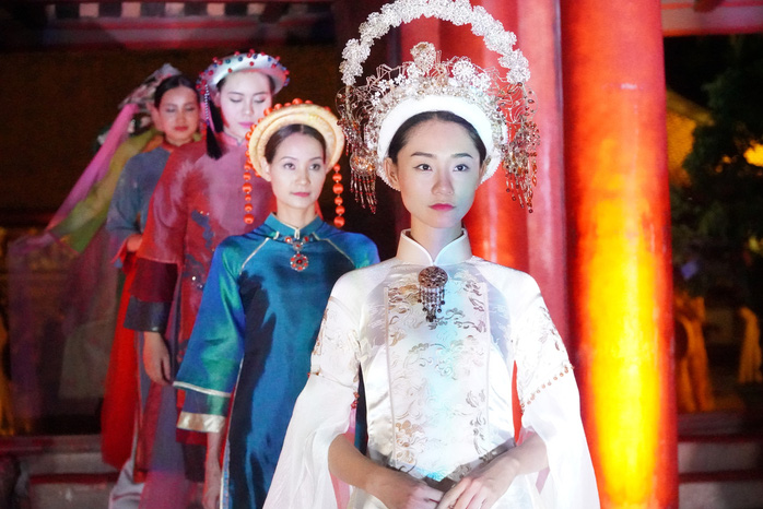 undefined 0205 aodai6