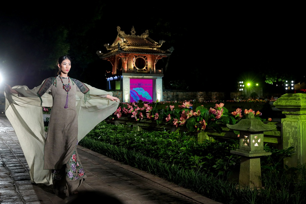 undefined 1846 aodai9