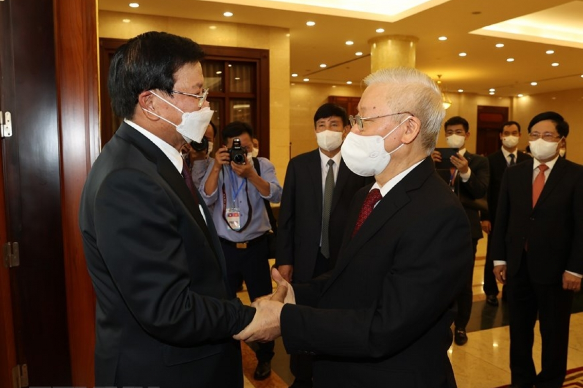 General Secretary of the Communist Party of Vietnam Nguyen Phu Trong welcomes the top Lao leader. General Secretary of the Communist Party of Vietnam Nguyen Phu Trong welcomes the top Lao leader.