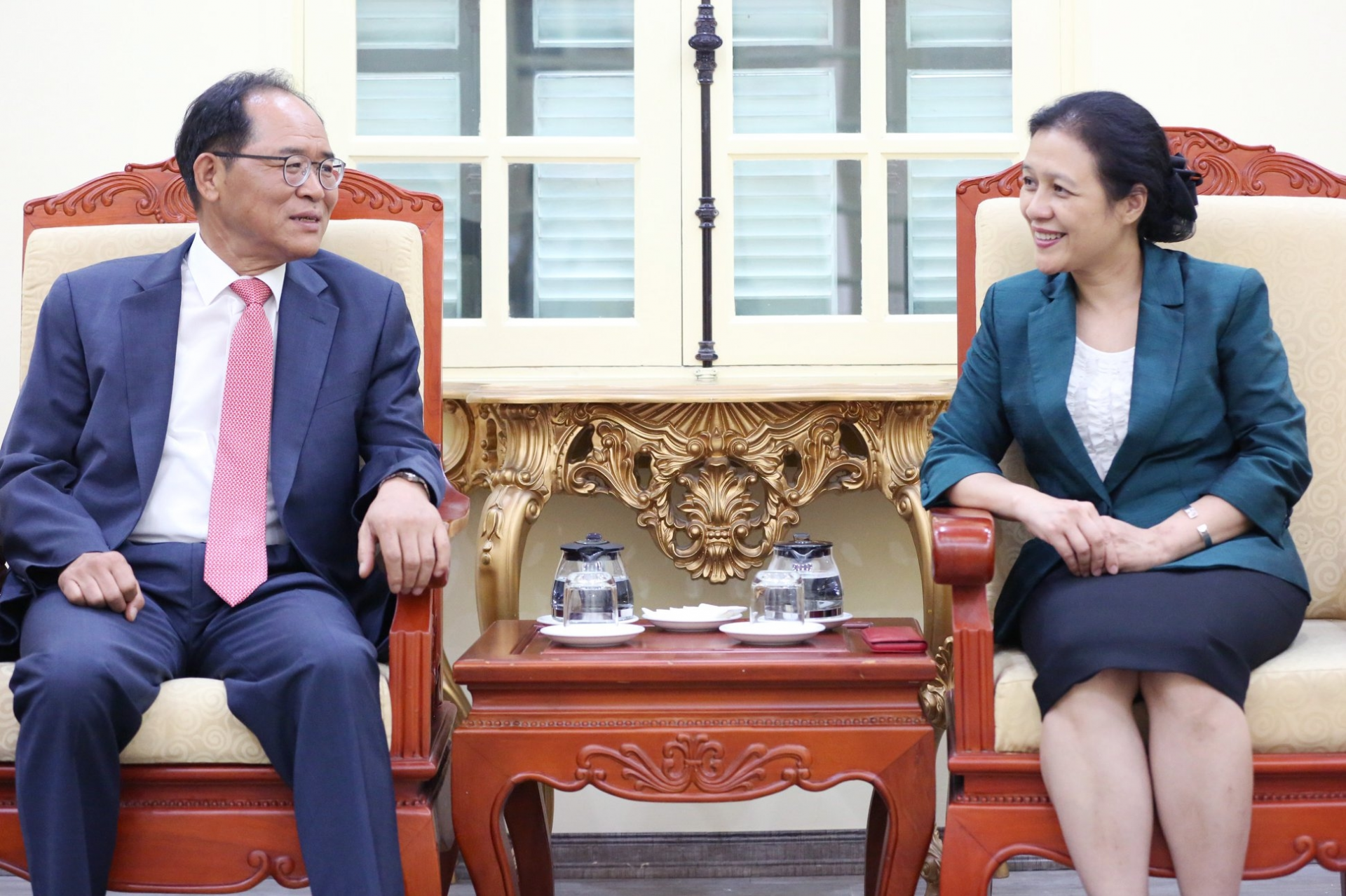 Korean Ambassador to Vietnam PhD. Park Noh-wan paid a courtesy visit to Chairman Nguyen Phuong Nga (Image: Tuan Viet) 5815 vufo1