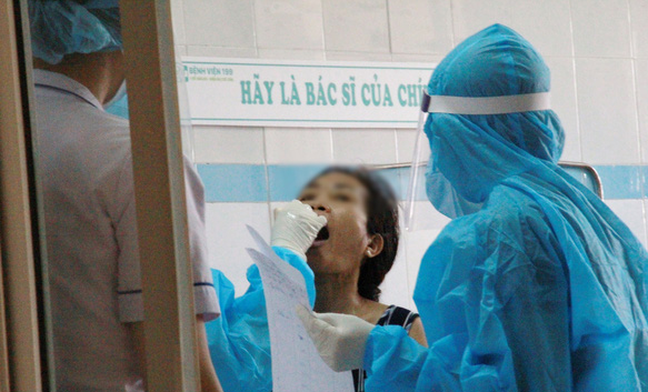 Nasopharyngeal swab of a patient sample for SARS-CoV-2 virus test at 199 Danang Hospital in the afternoon of July 28 2634 dn1