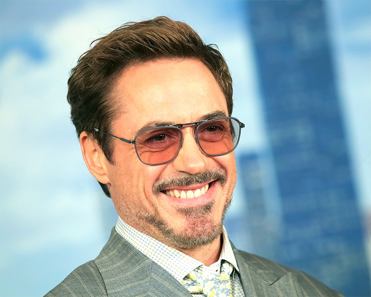 The 56-year-old actor has both taken on the role in the film and held the position of production director with Kim Ly and many other names such as: Susan Downey, Amanda Burrel, Niv Fichman... The 56-year-old actor has both taken on the role in the film and held the position of production director with Kim Ly and many other names such as: Susan Downey, Amanda Burrel, Niv Fichman...