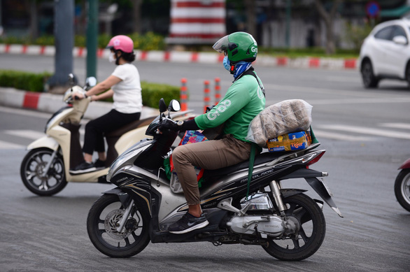 Technology platforms are coordinating with authorities to vaccinate drivers on a large scale - Photo: QUANG DINH Technology platforms are coordinating with authorities to vaccinate drivers on a large scale - Photo: QUANG DINH