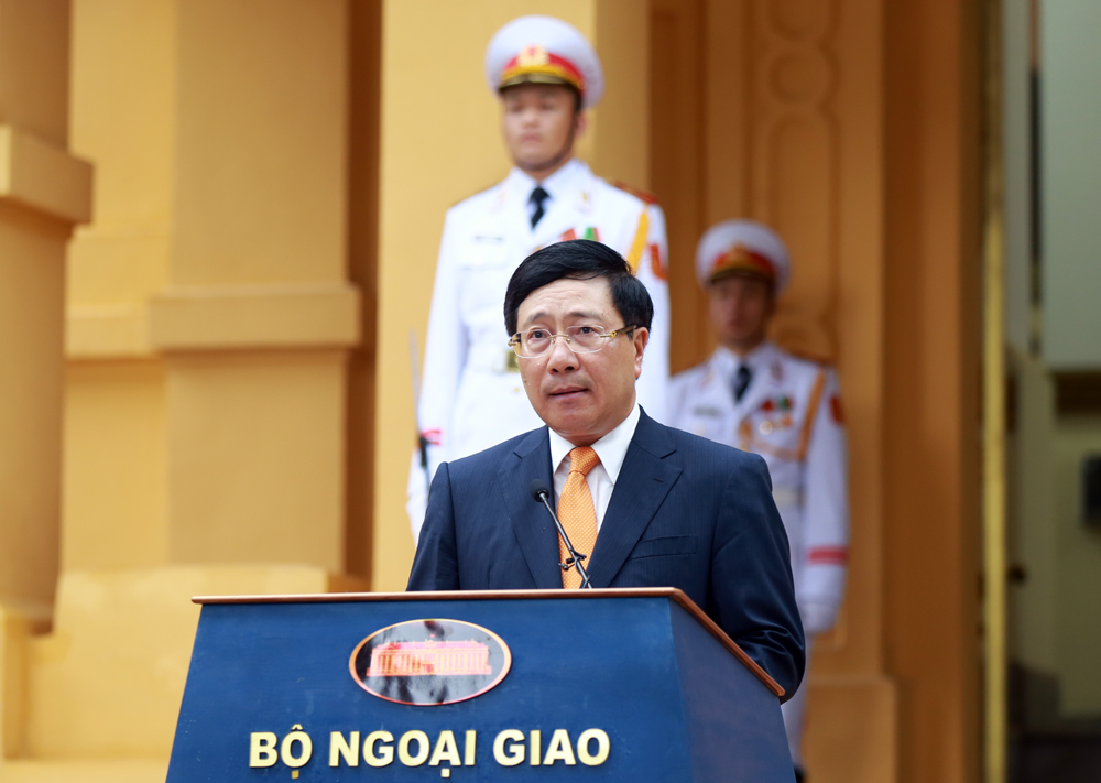 Deputy Prime Minister, Foreign Minister Pham Binh Minh addresses the ASEAN flag-hoisting ceremony on August 7, 2020. Photo: VGP 1353 asean1