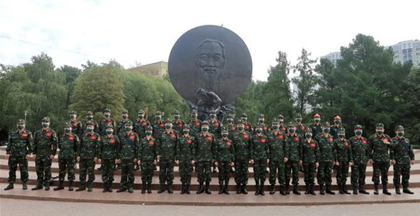 Members of the Vietnamese team pose for a group photo (Photo: VNA) Members of the Vietnamese team pose for a group photo (Photo: VNA)