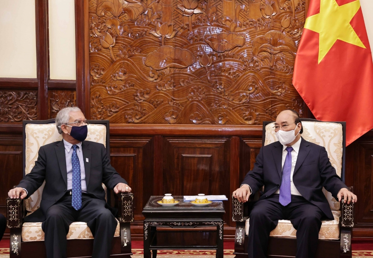 Receiving outgoing UN Resident Coordinator Kamal Malholta in Hanoi on August 12, State President Nguyen Xuan Phuc (R) expects UN organisations will provide additional assistance to Vietnam, especially in the ongoing COVID-19 fight. Receiving outgoing UN Resident Coordinator Kamal Malholta in Hanoi on August 12, State President Nguyen Xuan Phuc (R) expects UN organisations will provide additional assistance to Vietnam, especially in the ongoing COVID-19 fight.