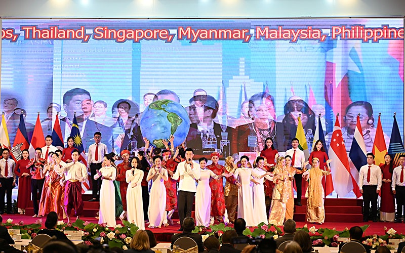 A special performance highlighting all the ASEAN member states’ music and culture. 3531 ai8