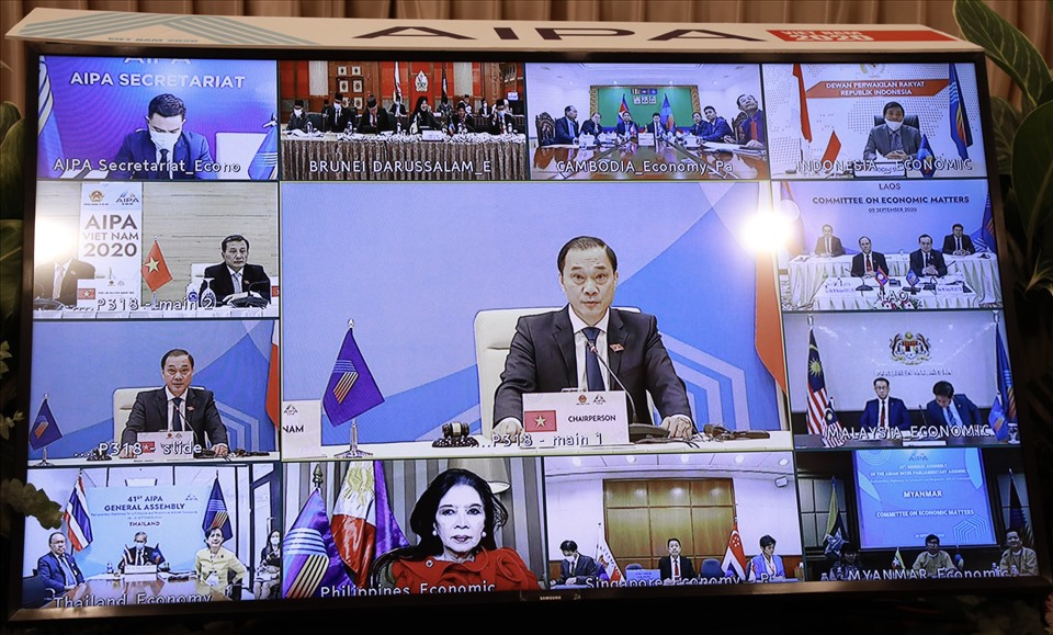 The meeting of the AIPA Economic Committee takes place online. Photo by Hai Nguyen 3524 ai3
