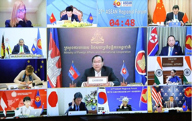 Cambodian Deputy Prime Minister and Minister of Foreign Affairs and International Cooperation Prak Sokhonn (centre) at the 27th ASEAN Regional Forum (Source: information.gov.kh) 5541 cam