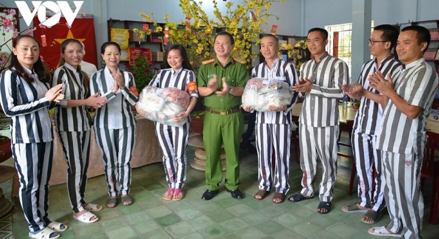 Amnesty Represents a Lenient and Humanitarian Vietnamese Policy Amnesty Represents a Lenient and Humanitarian Vietnamese Policy