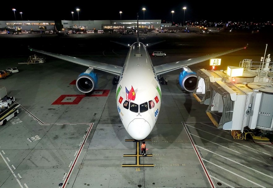 Bamboo Airways' First 'Historic' Direct Vietnam-US Flight Lands in San Francisco Bamboo Airways' First 'Historic' Direct Vietnam-US Flight Lands in San Francisco