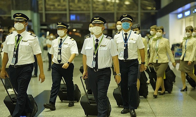 Bamboo Airways pilots and flight attendants prepare to get aboard the airline's first direct Vietnam-U.S. flight, Hanoi, September 23, 2021. Photo by VnExpress Bamboo Airways pilots and flight attendants prepare to get aboard the airline's first direct Vietnam-U.S. flight, Hanoi, September 23, 2021. Photo by VnExpress