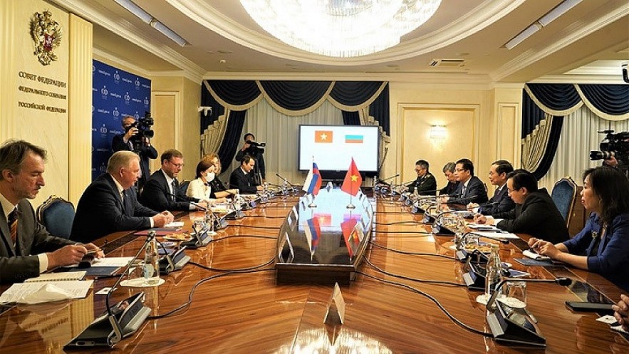 Deputy Speaker of the Federation Council of Russia Konstantin Kosachev holds a working session with Foreign Minister Bui Thanh Son of Vietnam in Moscow. (Photo: Ministry of Foreign Affairs) Deputy Speaker of the Federation Council of Russia Konstantin Kosachev holds a working session with Foreign Minister Bui Thanh Son of Vietnam in Moscow. (Photo: Ministry of Foreign Affairs)