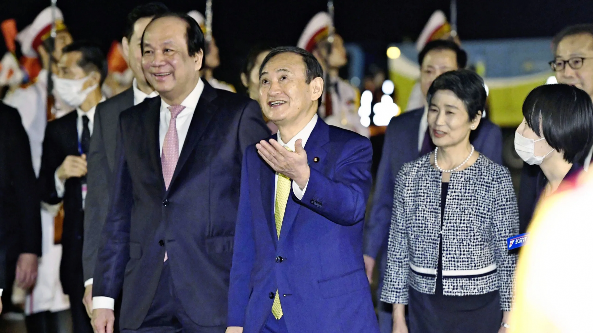 apanese Prime Minister Yoshihide Suga arrived in Hanoi on Sunday to start a four-day trip to Vietnam and Indonesia 0302 nhat1