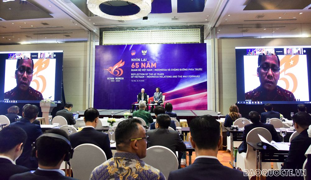 Session 1 participants reviewed milestones in the 65-year history of relations between Vietnam and Indonesia (Photo: 4801 indo3