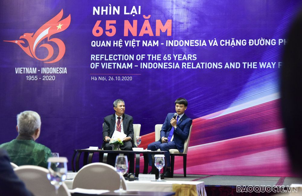 Session 2 participants gathered to discuss the Vietnam - Indonesia Strategic Partnership: The way ahead. 5130 indo4