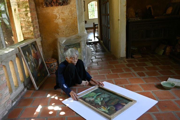 89-year-old Vietnamese artist Mong Bich has been lauded overseas for her work, but has been largely overlooked in her home country. 5228 80
