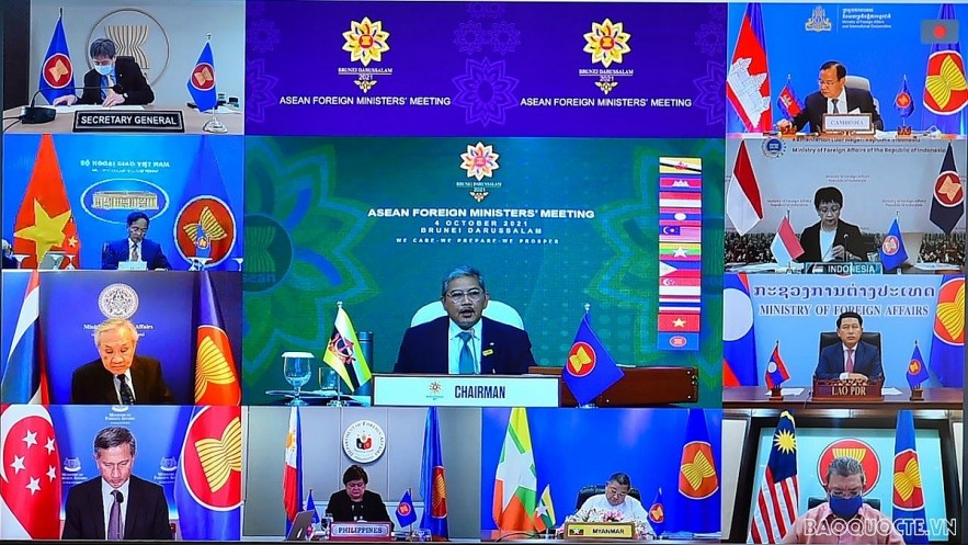 ASEAN Ministers Examine Community Building efforts, East Sea issue ASEAN Ministers Examine Community Building efforts, East Sea issue