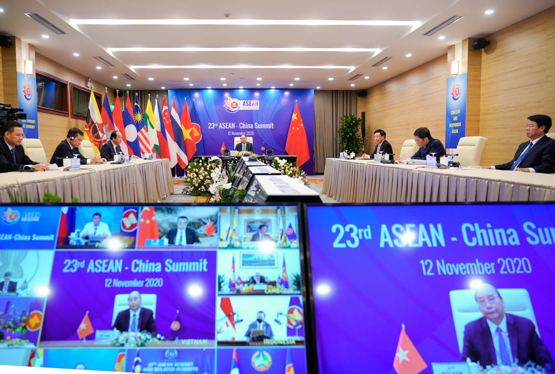 Prime Minister Nguyen Xuan Phuc presides over the 23rd ASEAN-China Summit on November 12, 2020. Photo: VGP 2045 pm