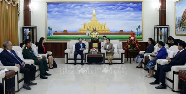 Vietnamese Ambassador to Laos Nguyen Ba Hung (centre, left) is hosted by Head of the LPRP Central Committee’s Commission for External Relations, Sounthone Sayachak. (Photo: VNA) 4908 lao2