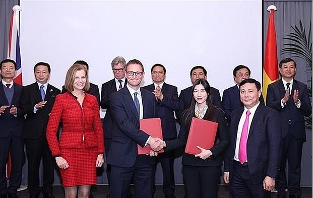 Signing of cooperation agreements between the two countries' enterprises (Photo: VNA) Signing of cooperation agreements between the two countries' enterprises (Photo: VNA)