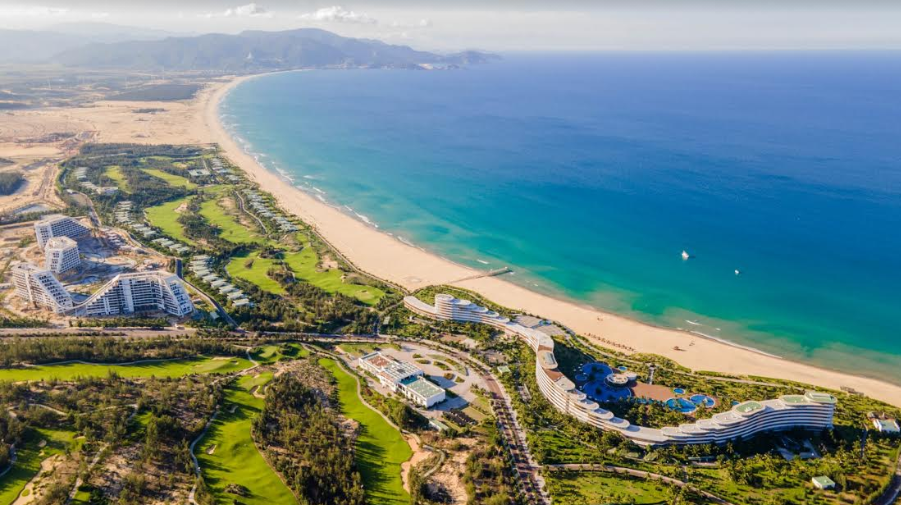 Overall view of FLC Quy Nhon with inclusion of FLC Luxury Hotel Quy Nhon (on the right) and FLC Grand Hotel Quy Nhn (on the left) 1633 flc2