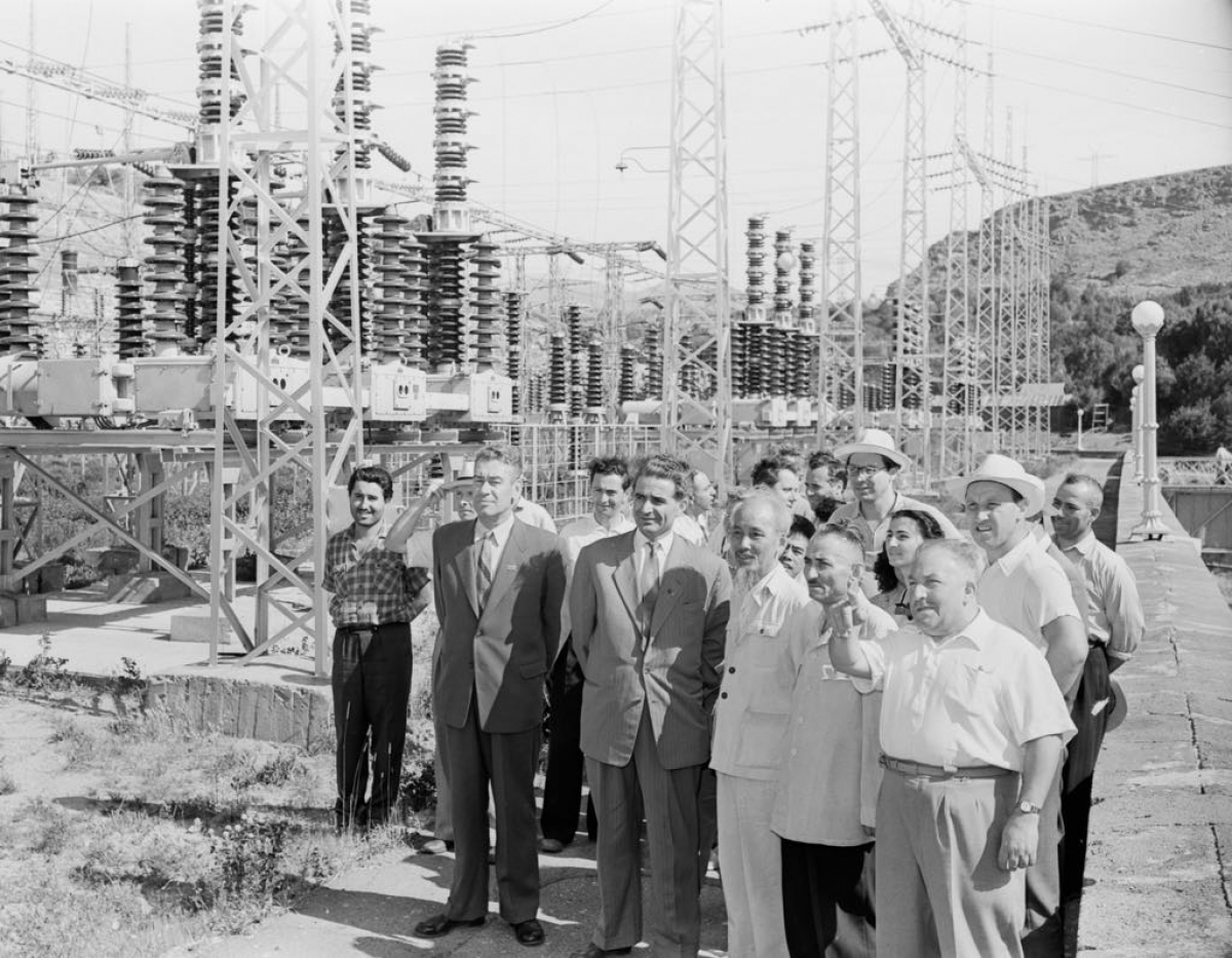 President Ho Chi Minh visited the Gyumush hydroelectric plant in Armenia. (Photo provided by Ambassador Kazhoyan). 5610 ho1