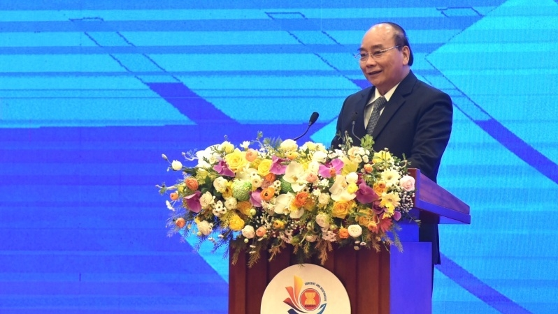 Prime Minister Nguyen Xuan Phuc speaking at the conference 5319 pm