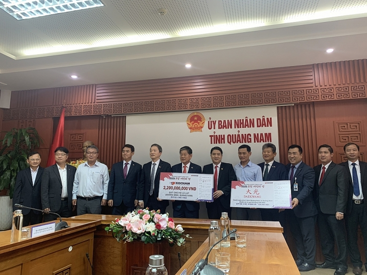 Chairman of KOCHAM said that this amount of support is not large, but he believes it will contribute to maintaining a good relationship between KOCHAM and central regions. 2536 ko1