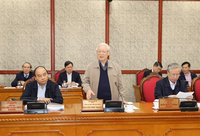 Party General Secretary and President Nguyễn Phú Trọng (standing) and Prime Minister Nguyễn Xuân Phúc (left) chaired Politburo's meeting on reports submitted to the upcoming 13th National Party Congress in 2021 in Hà Nội on Tuesday. — VNA/VNS 4439 yh1