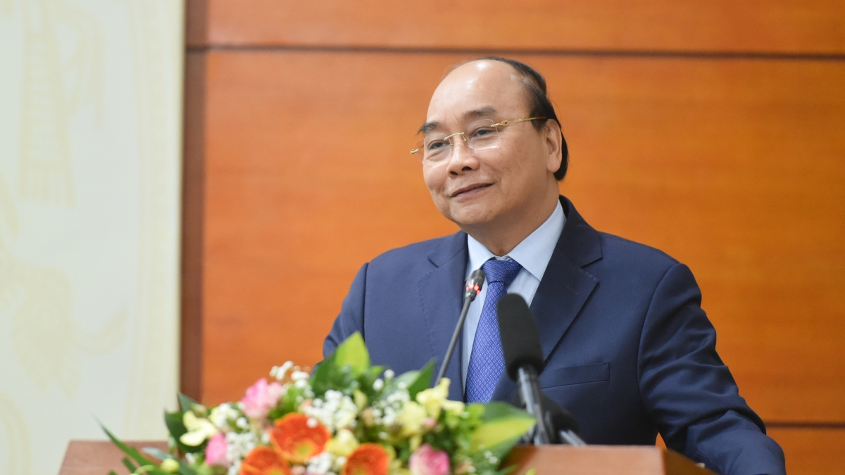 Prime Minister Nguyen Xuan Phuc delivered a speech at the meeting to summarize the work in 2020 of the agricultural sector. (Photo: VGP / Quang Hieu) 1819 pm