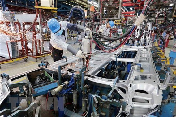 Workers at a car assembly line in northern Việt Nam. Economists and experts say the country's forecast 6 per cent in GDP growth for 2021 is feasible. — VNA 2857 pm1