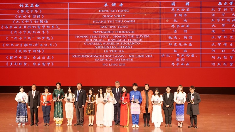 “东盟青年才俊”奖颁奖仪式。 “东盟青年才俊”奖颁奖仪式。